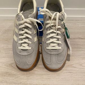 Adidas Handball Spezial Wonder Silver/Off white/Gum (Women’s) W 6.5/M 5.5.